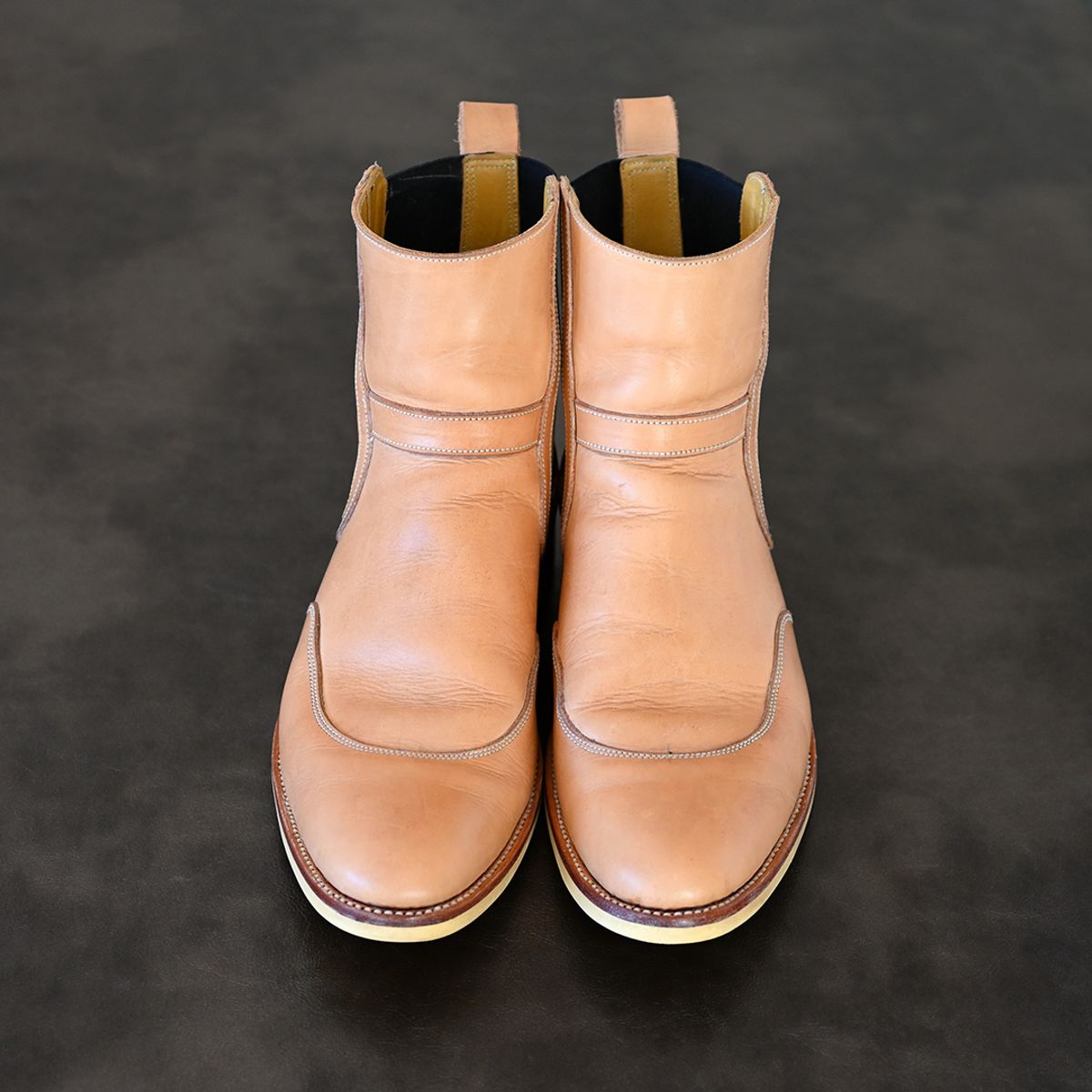 Photo by vasuki_design on January 4, 2024 of the Fortis Boots La Royale in Cisarua Indonesian Natural Vegtan.