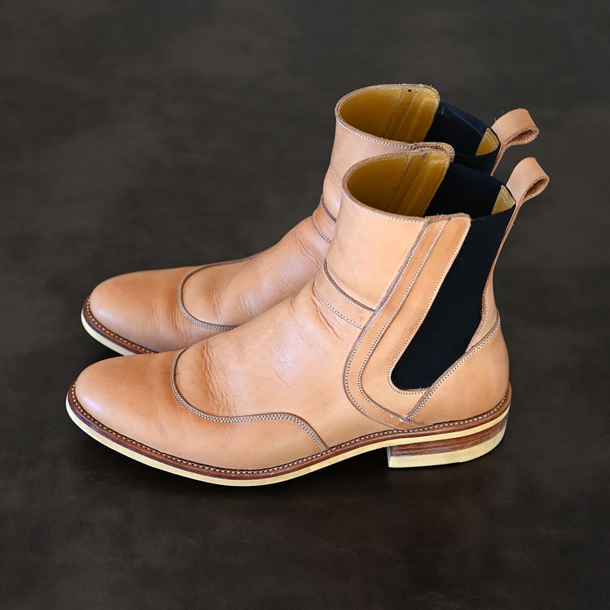 Photo by vasuki_design on January 4, 2024 of the Fortis Boots La Royale in Cisarua Indonesian Natural Vegtan.
