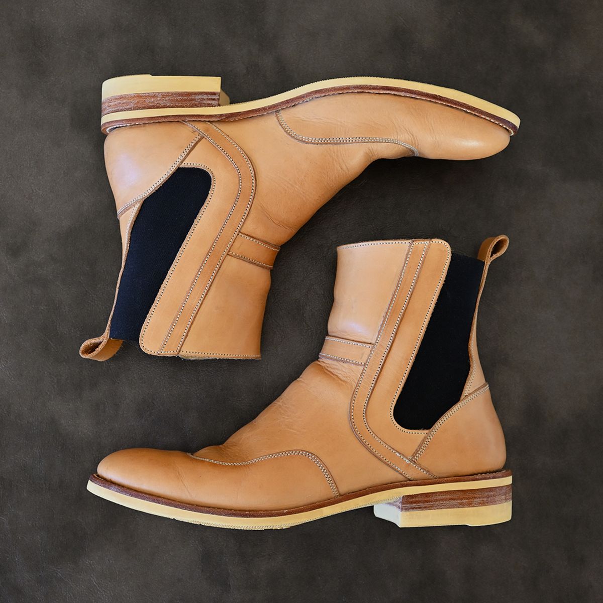 Photo by vasuki_design on January 4, 2024 of the Fortis Boots La Royale in Cisarua Indonesian Natural Vegtan.
