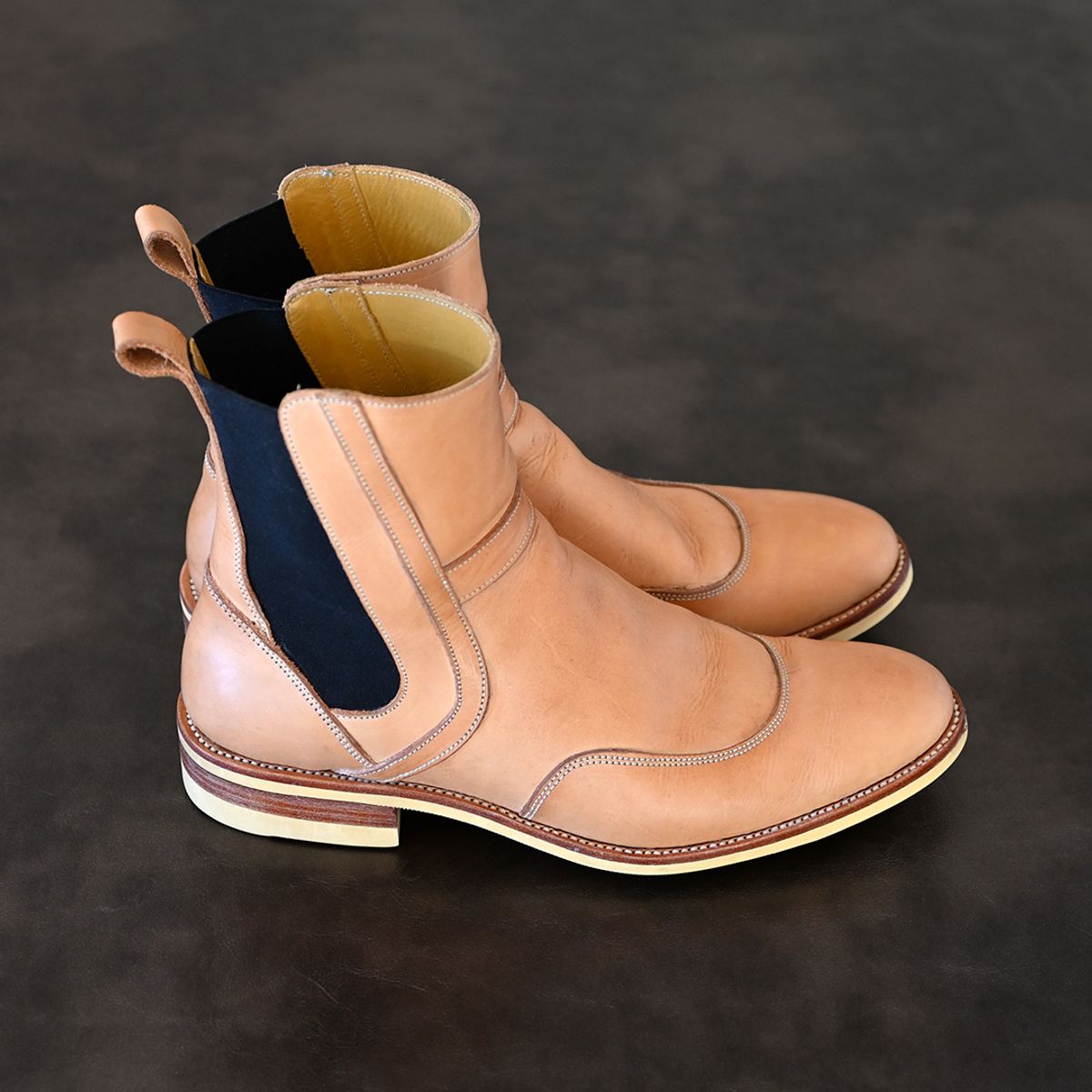Photo by vasuki_design on January 4, 2024 of the Fortis Boots La Royale in Cisarua Indonesian Natural Vegtan.