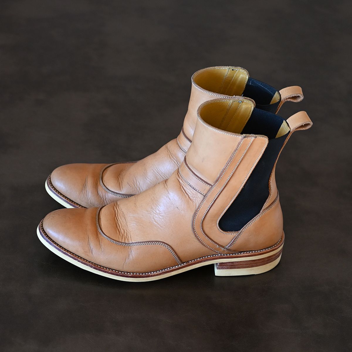 Photo by vasuki_design on February 1, 2024 of the Fortis Boots La Royale in Cisarua Indonesian Natural Vegtan.