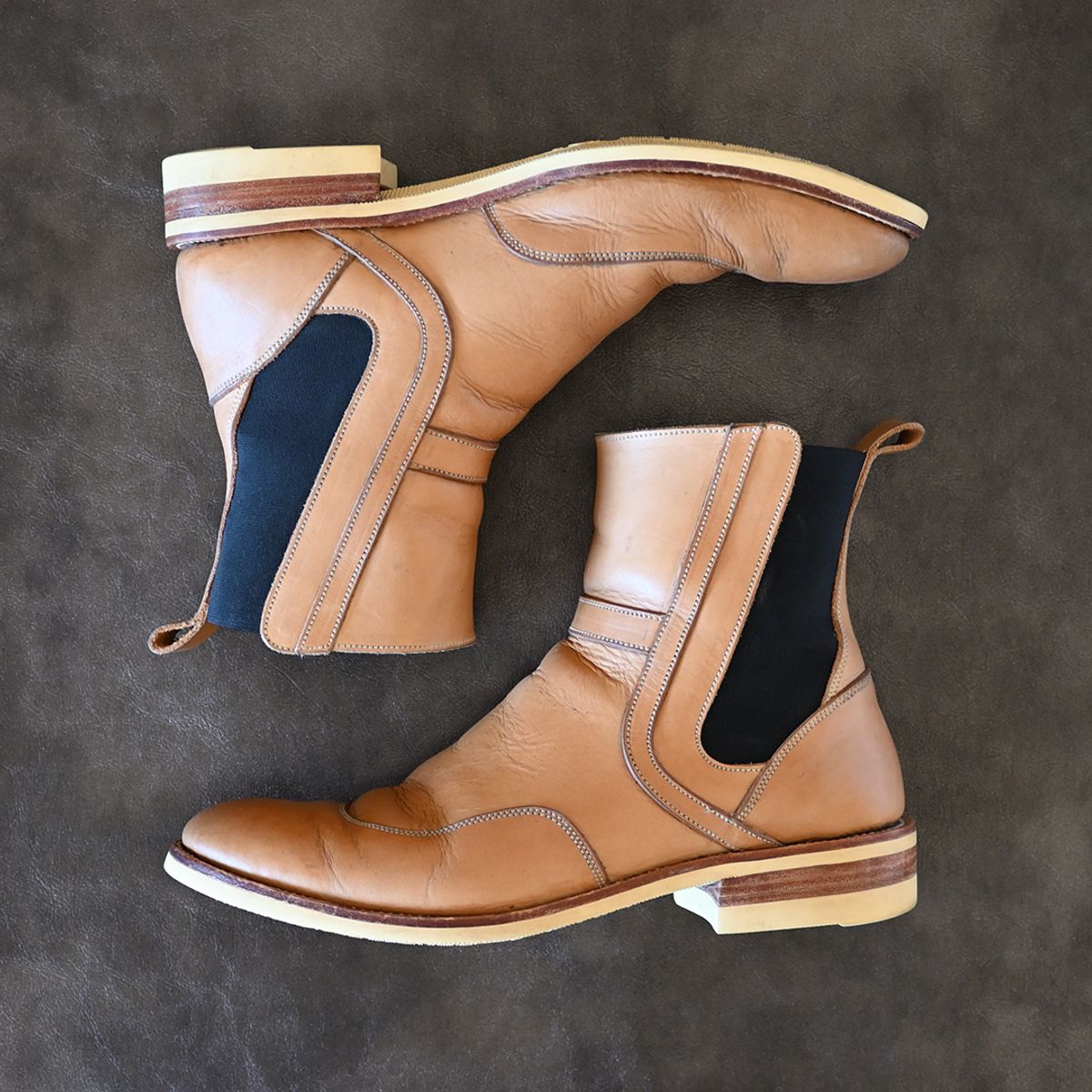 Photo by vasuki_design on February 1, 2024 of the Fortis Boots La Royale in Cisarua Indonesian Natural Vegtan.