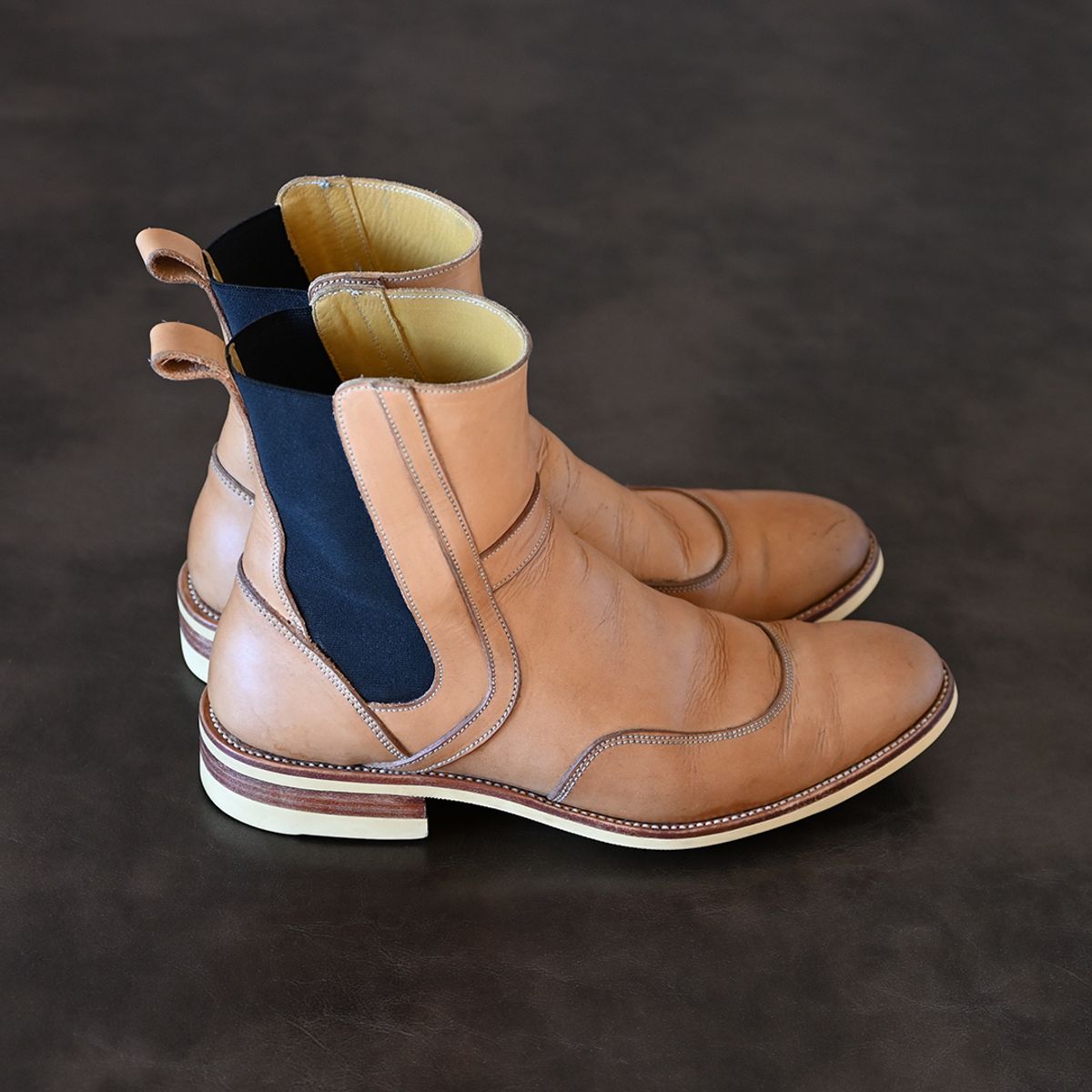 Photo by vasuki_design on February 1, 2024 of the Fortis Boots La Royale in Cisarua Indonesian Natural Vegtan.