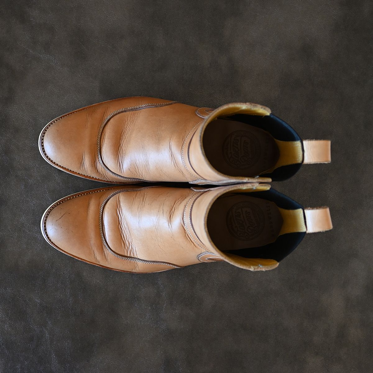 Photo by vasuki_design on February 1, 2024 of the Fortis Boots La Royale in Cisarua Indonesian Natural Vegtan.