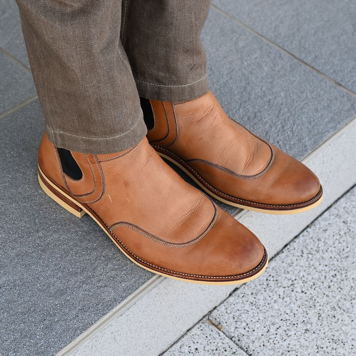 Photo by vasuki_design on March 1, 2024 of the Fortis Boots La Royale in Cisarua Indonesian Natural Vegtan.