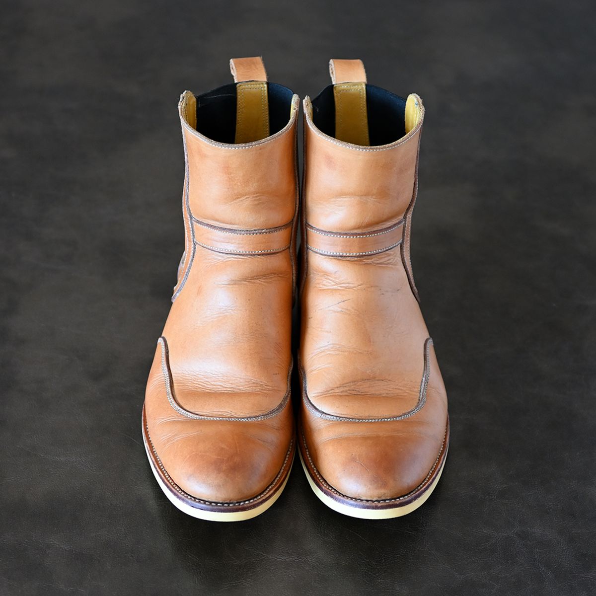 Photo by vasuki_design on March 1, 2024 of the Fortis Boots La Royale in Cisarua Indonesian Natural Vegtan.