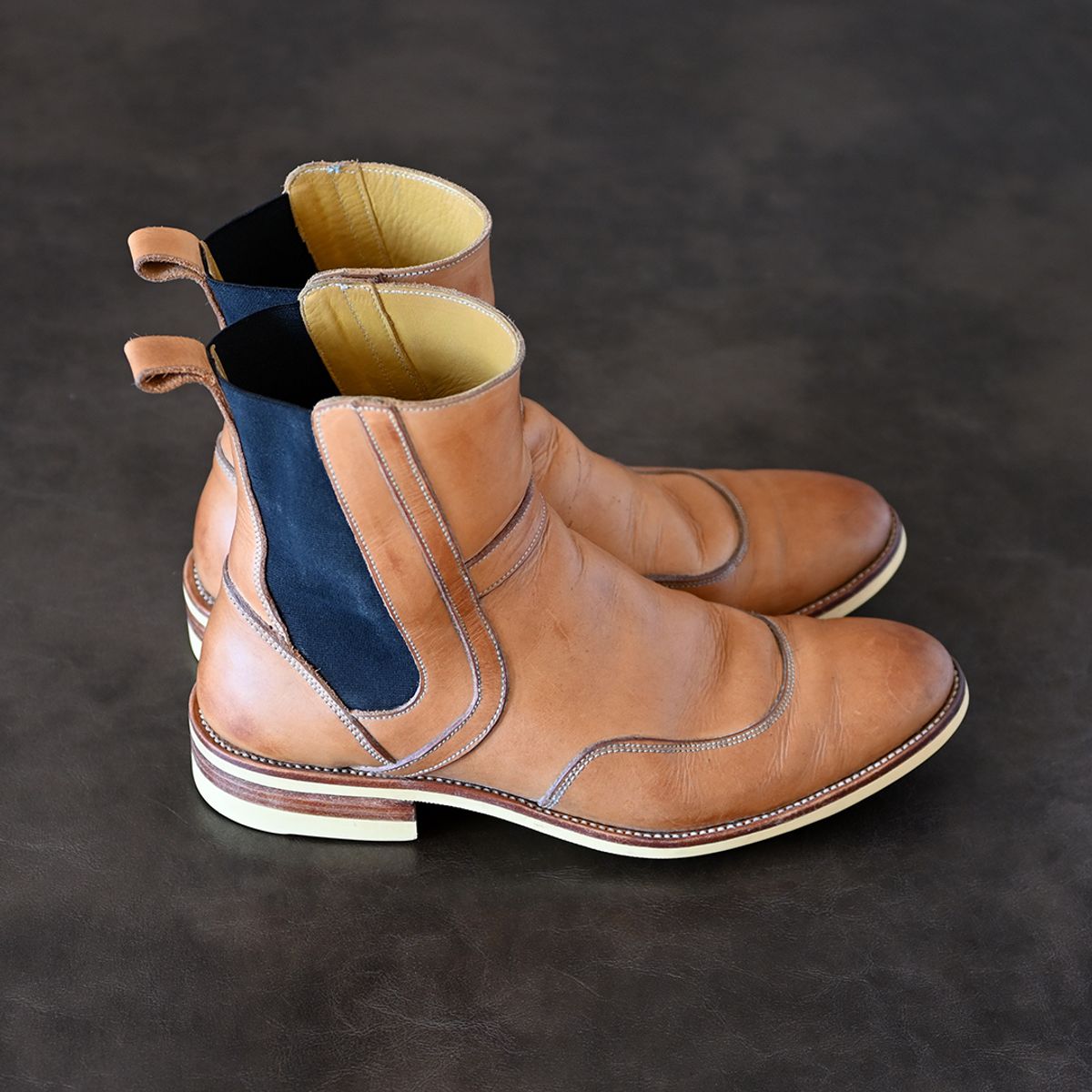 Photo by vasuki_design on March 1, 2024 of the Fortis Boots La Royale in Cisarua Indonesian Natural Vegtan.