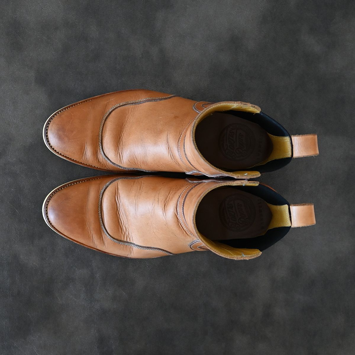 Photo by vasuki_design on March 1, 2024 of the Fortis Boots La Royale in Cisarua Indonesian Natural Vegtan.