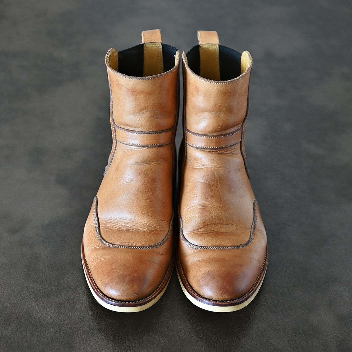 Photo by vasuki_design on April 1, 2024 of the Fortis Boots La Royale in Cisarua Indonesian Natural Vegtan.