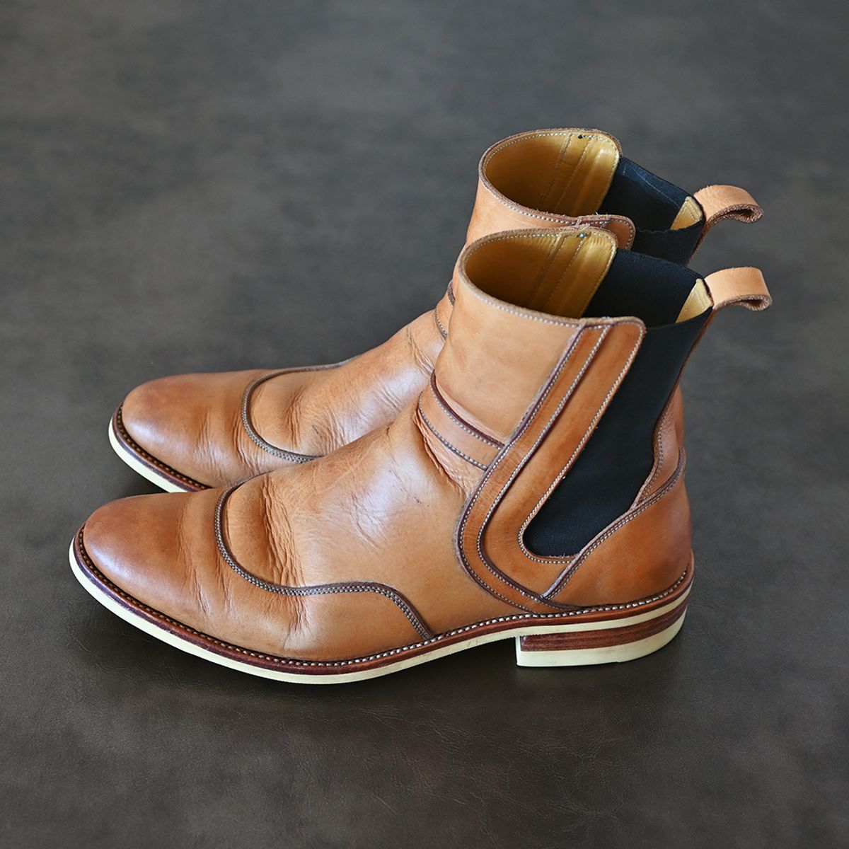 Photo by vasuki_design on April 1, 2024 of the Fortis Boots La Royale in Cisarua Indonesian Natural Vegtan.