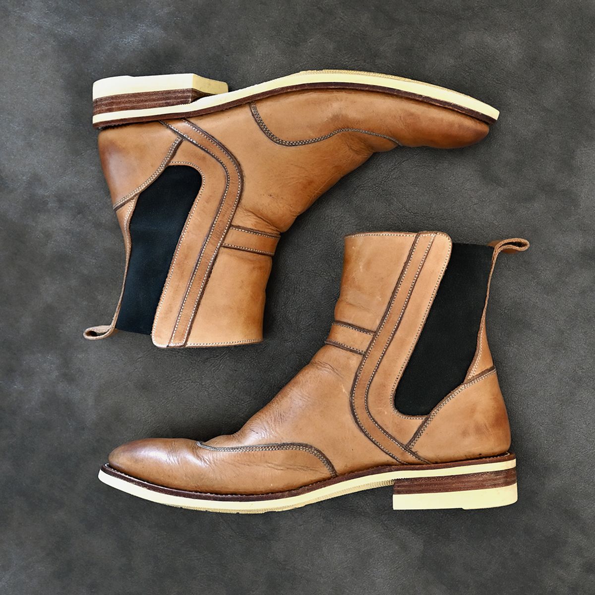 Photo by vasuki_design on April 1, 2024 of the Fortis Boots La Royale in Cisarua Indonesian Natural Vegtan.