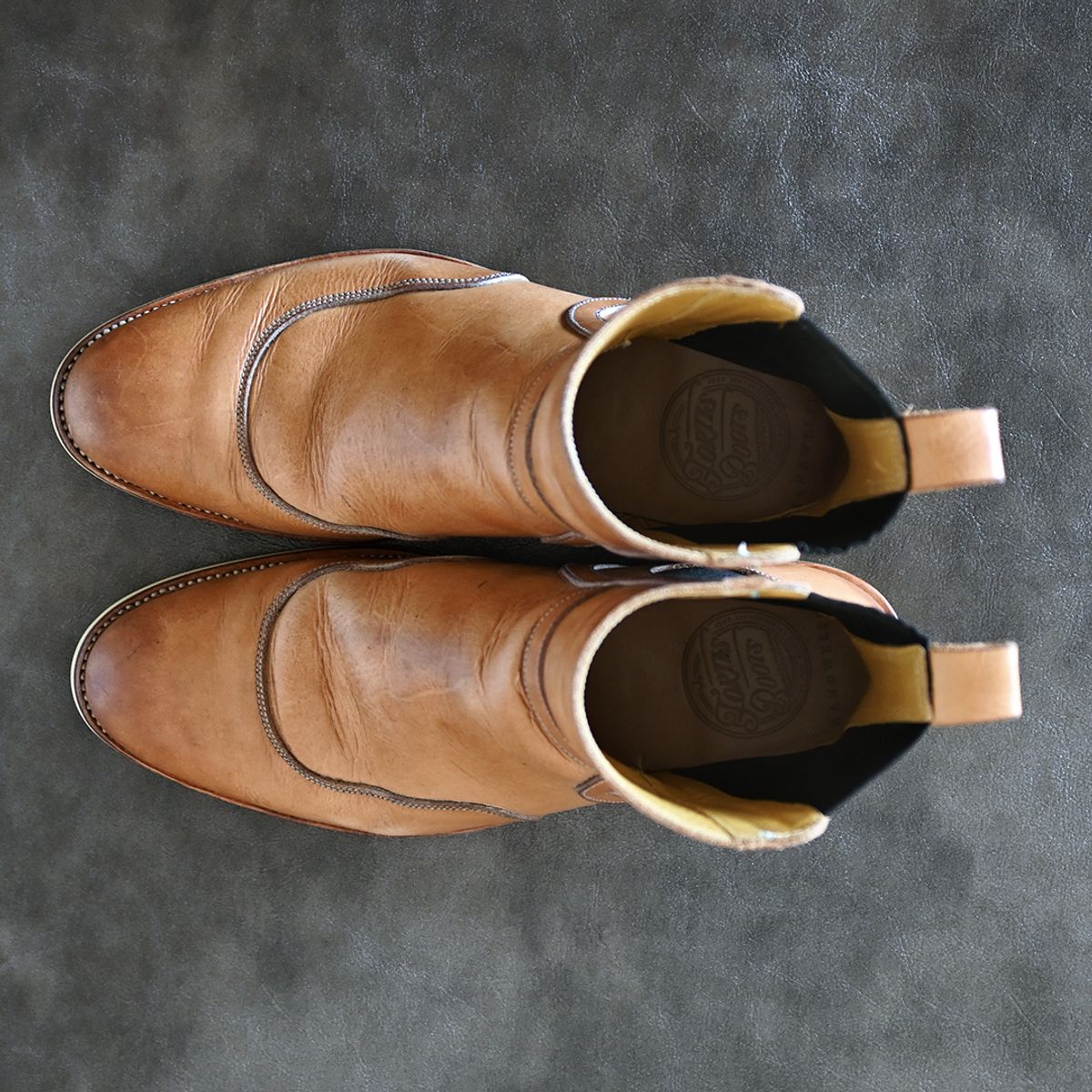 Photo by vasuki_design on April 1, 2024 of the Fortis Boots La Royale in Cisarua Indonesian Natural Vegtan.