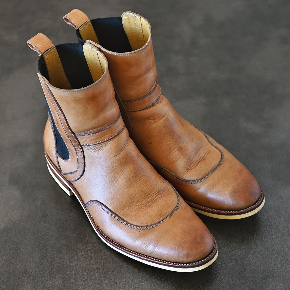 Photo by vasuki_design on March 31, 2024 of the Fortis Boots La Royale in Cisarua Indonesian Natural Vegtan.