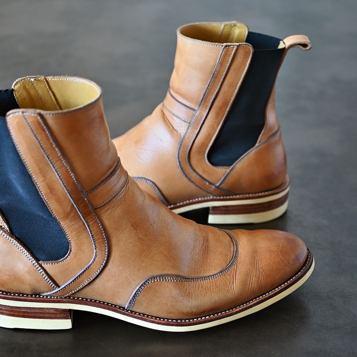 Photo by vasuki_design on March 31, 2024 of the Fortis Boots La Royale in Cisarua Indonesian Natural Vegtan.