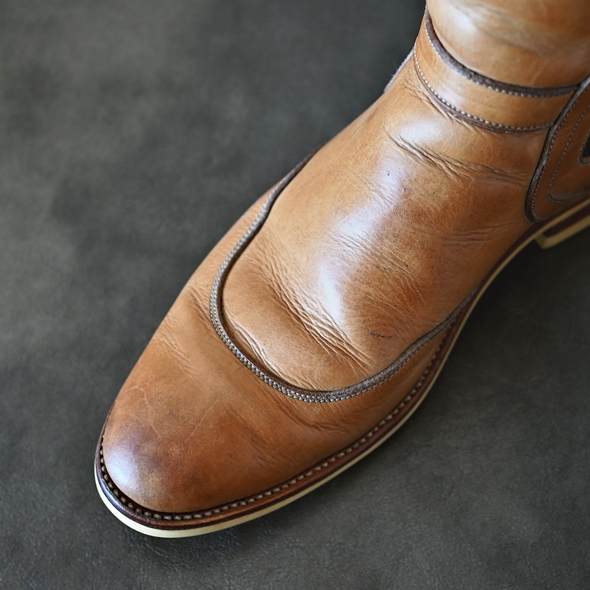Photo by vasuki_design on March 31, 2024 of the Fortis Boots La Royale in Cisarua Indonesian Natural Vegtan.