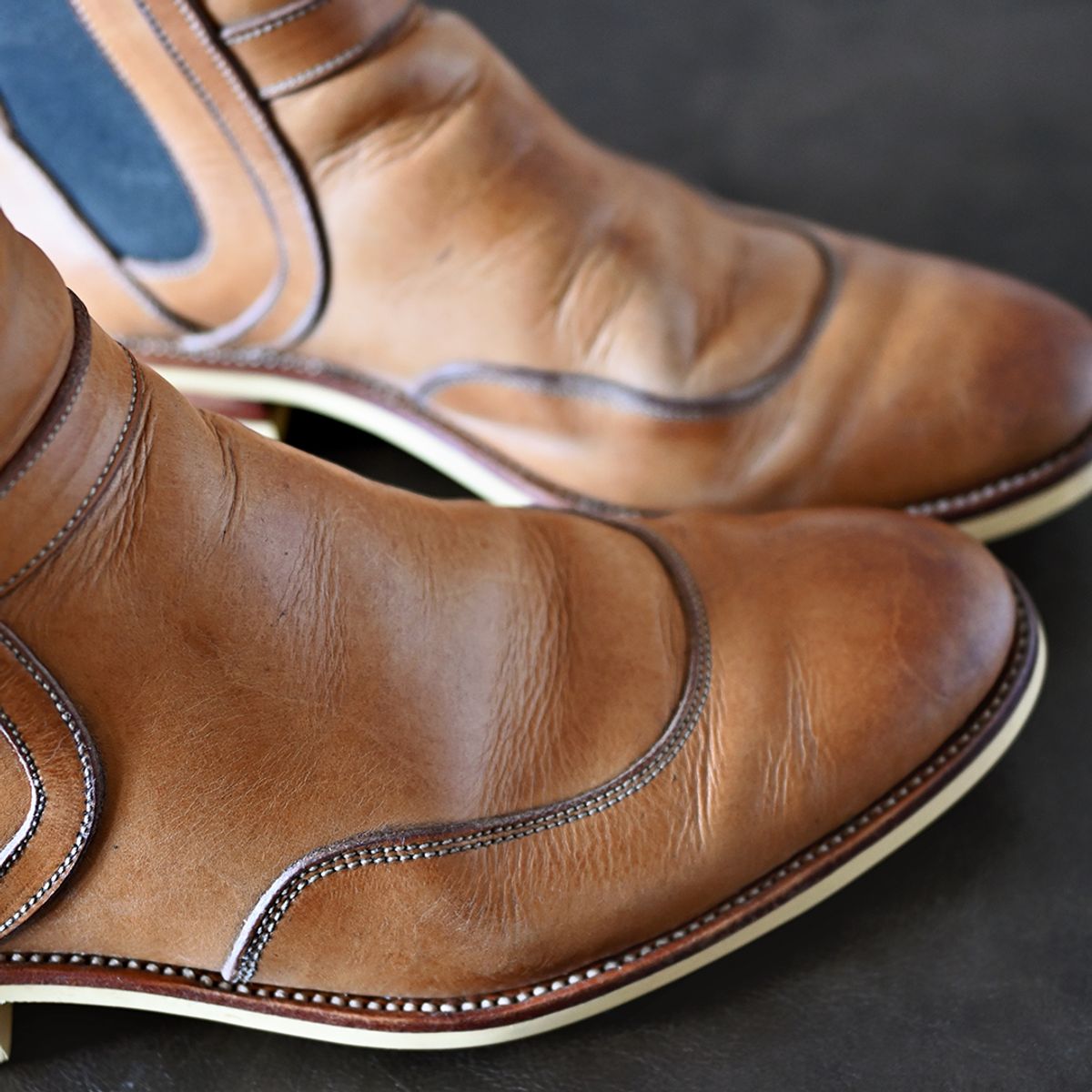 Photo by vasuki_design on March 31, 2024 of the Fortis Boots La Royale in Cisarua Indonesian Natural Vegtan.