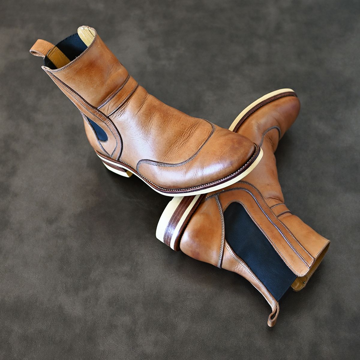 Photo by vasuki_design on March 31, 2024 of the Fortis Boots La Royale in Cisarua Indonesian Natural Vegtan.