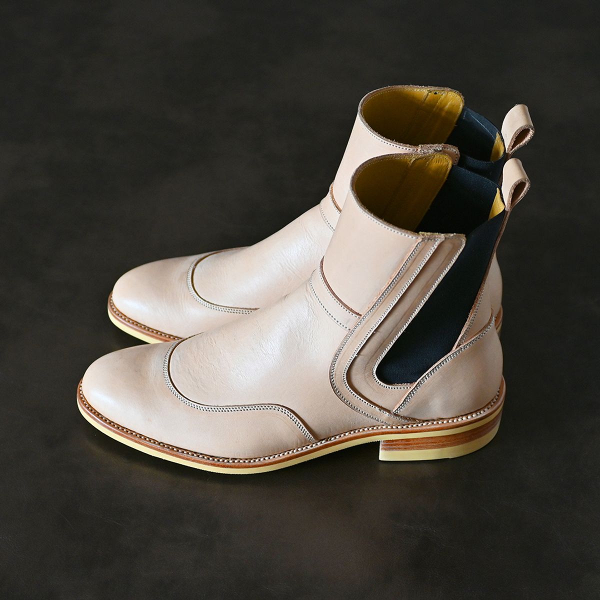 Photo by vasuki_design on October 9, 2023 of the Fortis Boots La Royale in Cisarua Indonesian Natural Vegtan.