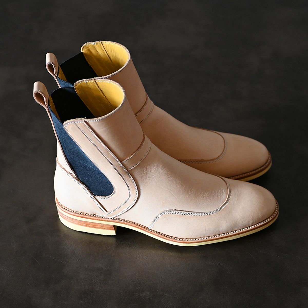 Photo by vasuki_design on October 9, 2023 of the Fortis Boots La Royale in Cisarua Indonesian Natural Vegtan.