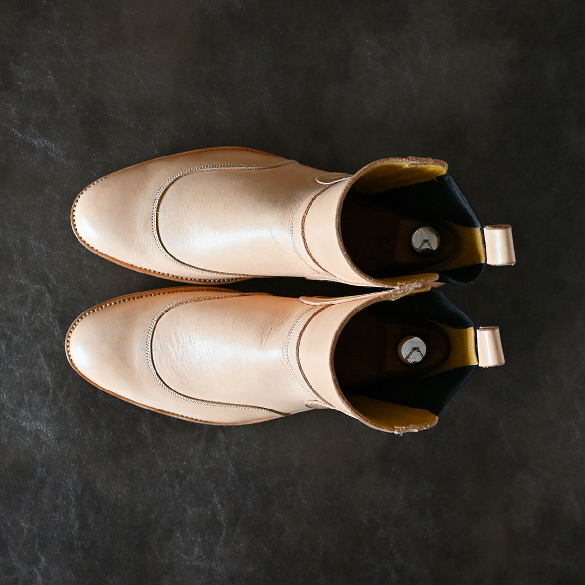Photo by vasuki_design on October 9, 2023 of the Fortis Boots La Royale in Cisarua Indonesian Natural Vegtan.