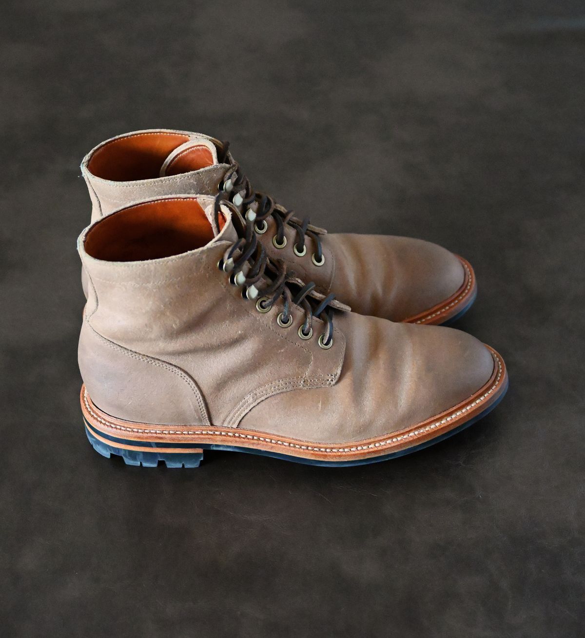 Photo by vasuki_design on November 5, 2022 of the Grant Stone Diesel Boot in C.F. Stead Natural Waxy Commander Suede.