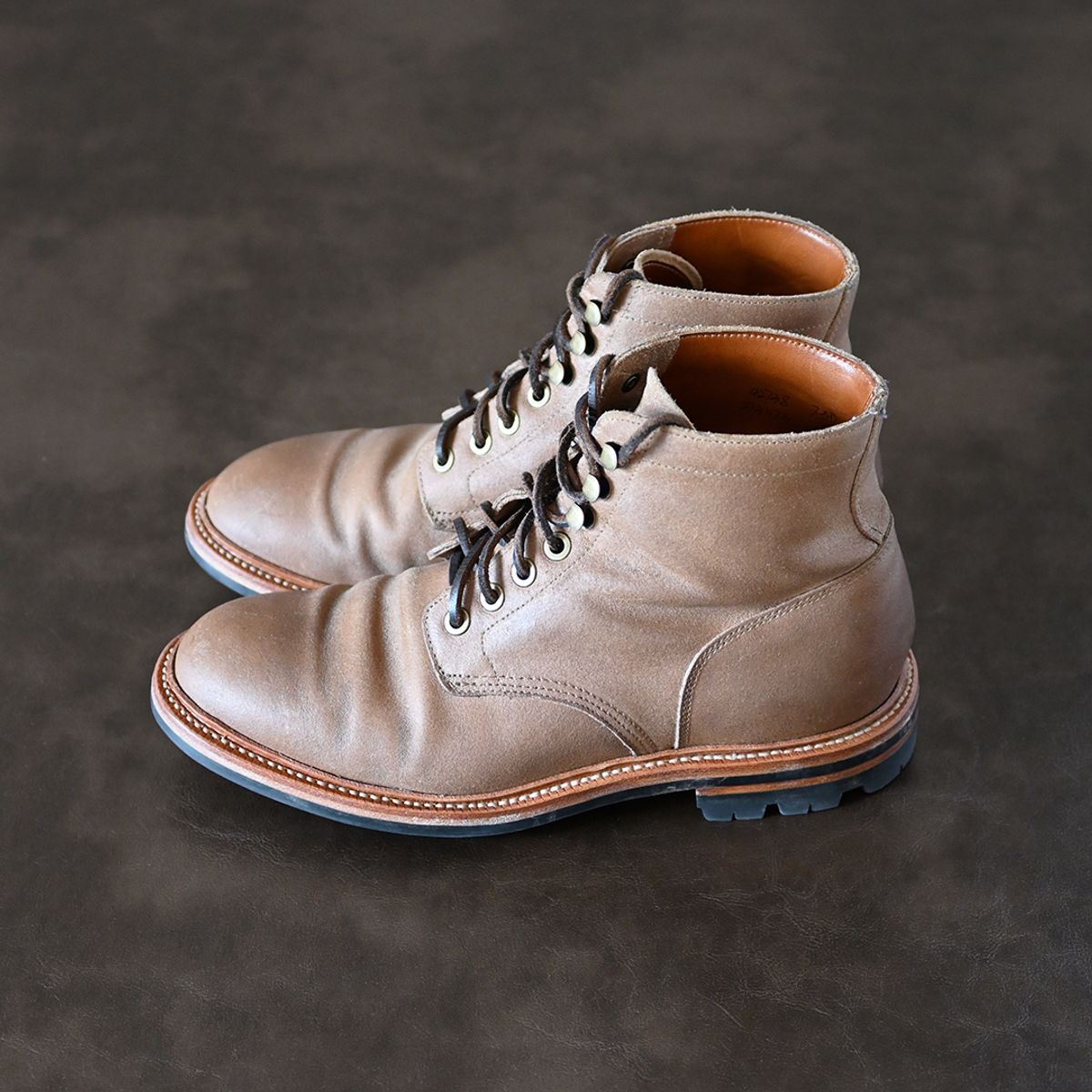Photo by vasuki_design on December 5, 2022 of the Grant Stone Diesel Boot in C.F. Stead Natural Waxy Commander Suede.