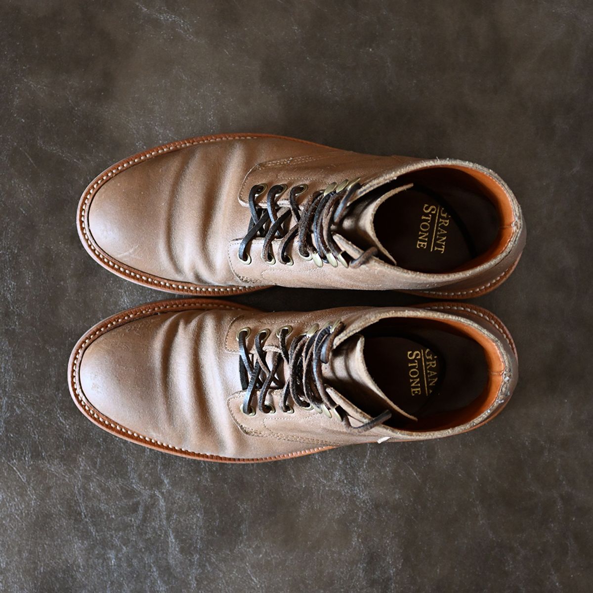 Photo by vasuki_design on December 5, 2022 of the Grant Stone Diesel Boot in C.F. Stead Natural Waxy Commander Suede.