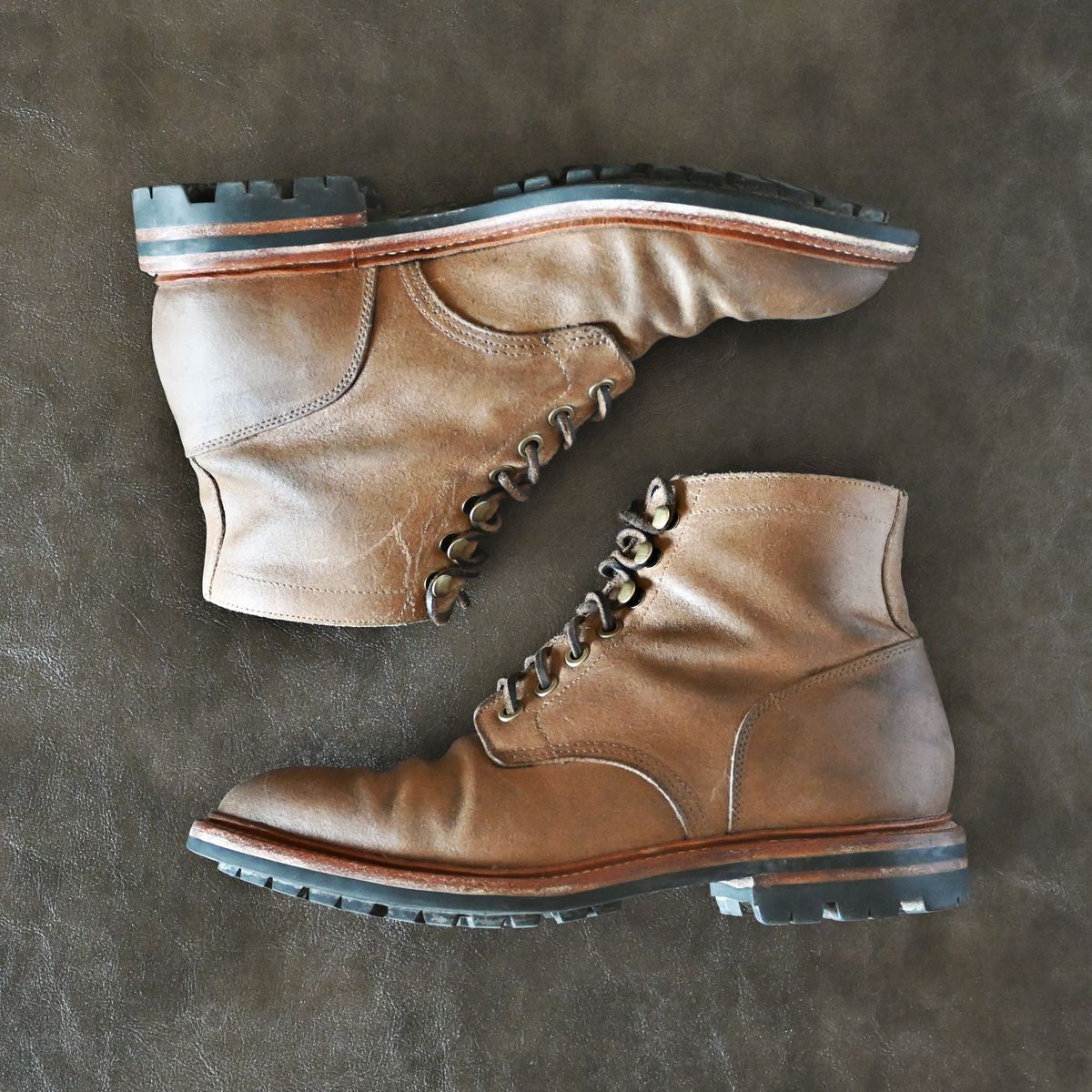 Photo by vasuki_design on January 3, 2023 of the Grant Stone Diesel Boot in C.F. Stead Natural Waxy Commander Suede.