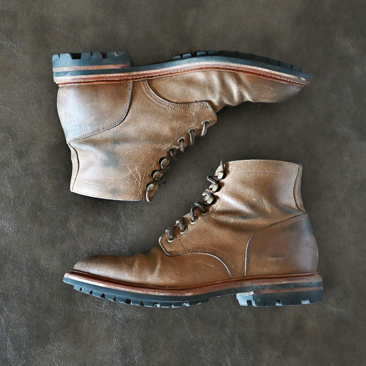 Photo by vasuki_design on February 3, 2023 of the Grant Stone Diesel Boot in C.F. Stead Natural Waxy Commander Suede.