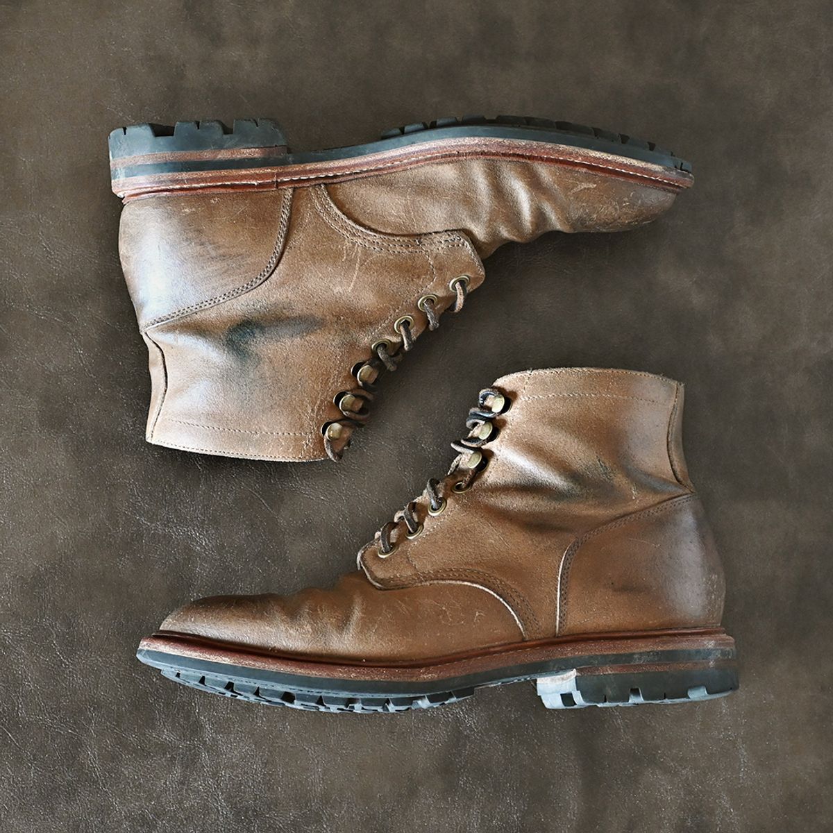 Photo by vasuki_design on April 1, 2023 of the Grant Stone Diesel Boot in C.F. Stead Natural Waxy Commander Suede.