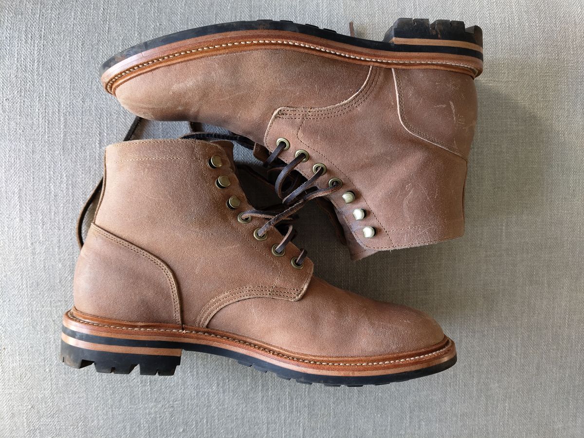 Photo by agogo on November 4, 2022 of the Grant Stone Diesel Boot in C.F. Stead Natural Waxy Commander Suede.