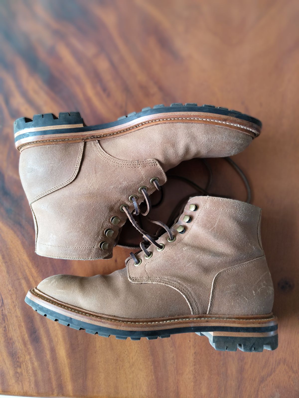 Photo by agogo on December 4, 2022 of the Grant Stone Diesel Boot in C.F. Stead Natural Waxy Commander Suede.