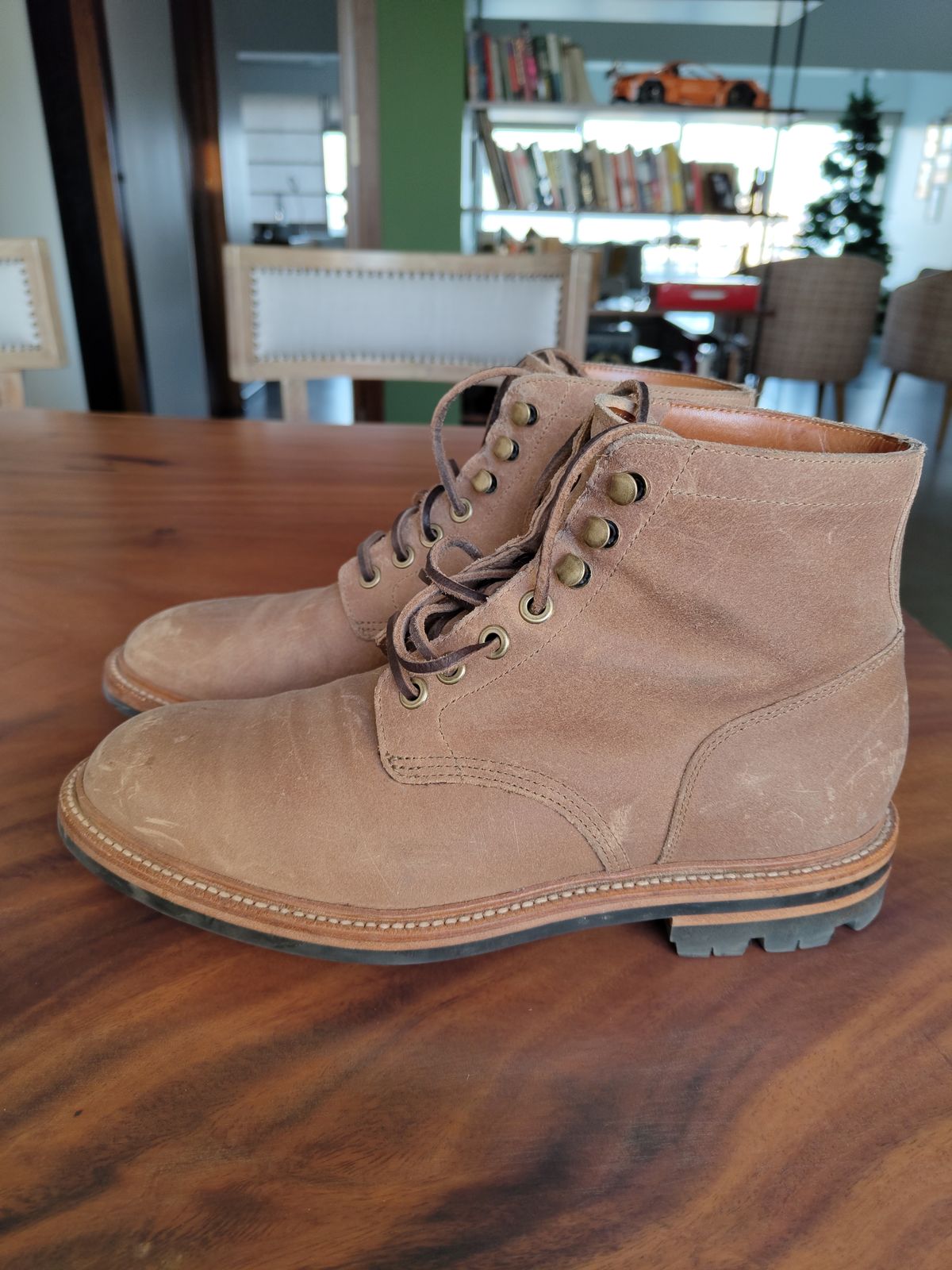 Photo by agogo on January 1, 2023 of the Grant Stone Diesel Boot in C.F. Stead Natural Waxy Commander Suede.