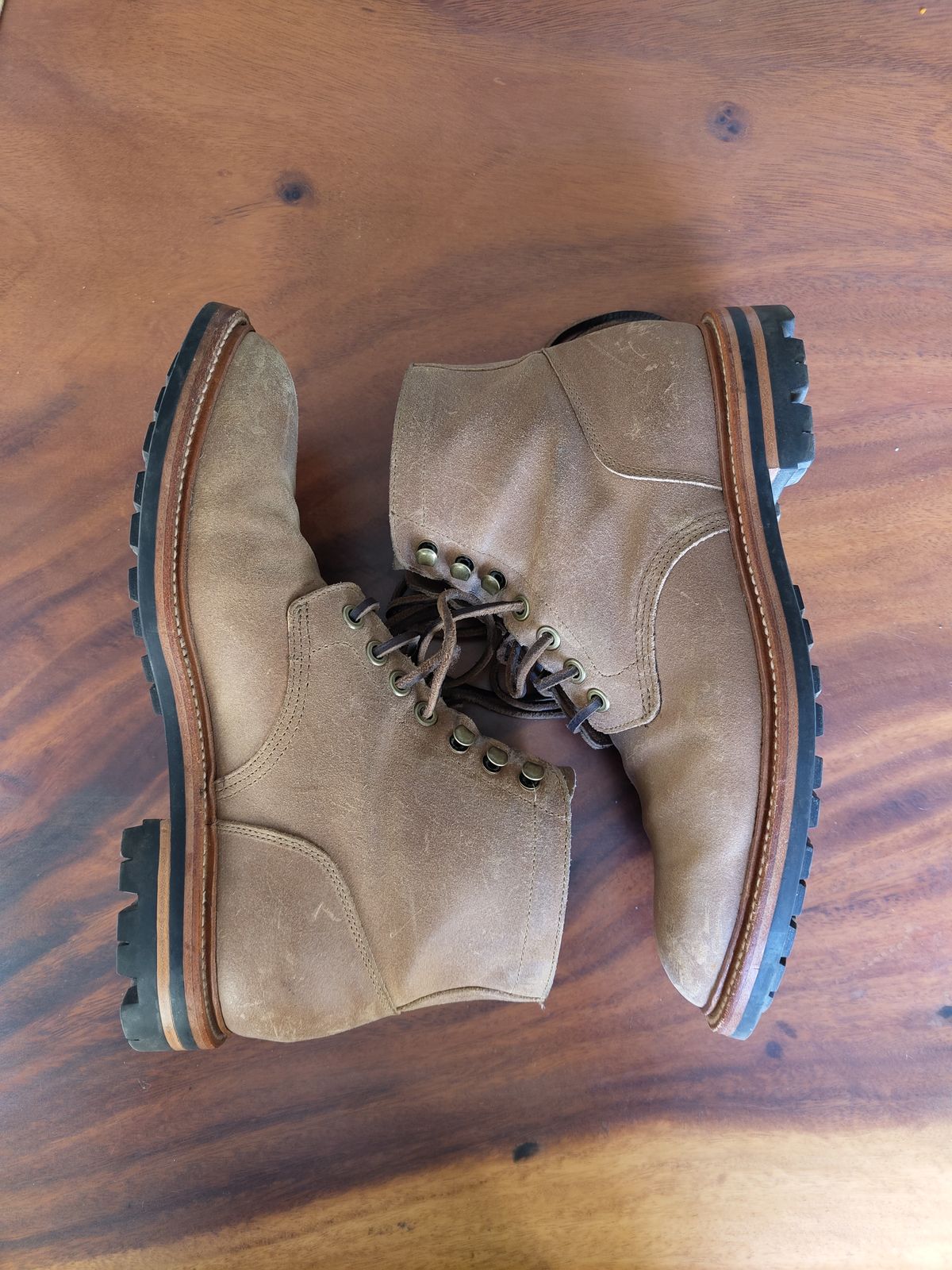 Photo by agogo on February 2, 2023 of the Grant Stone Diesel Boot in C.F. Stead Natural Waxy Commander Suede.