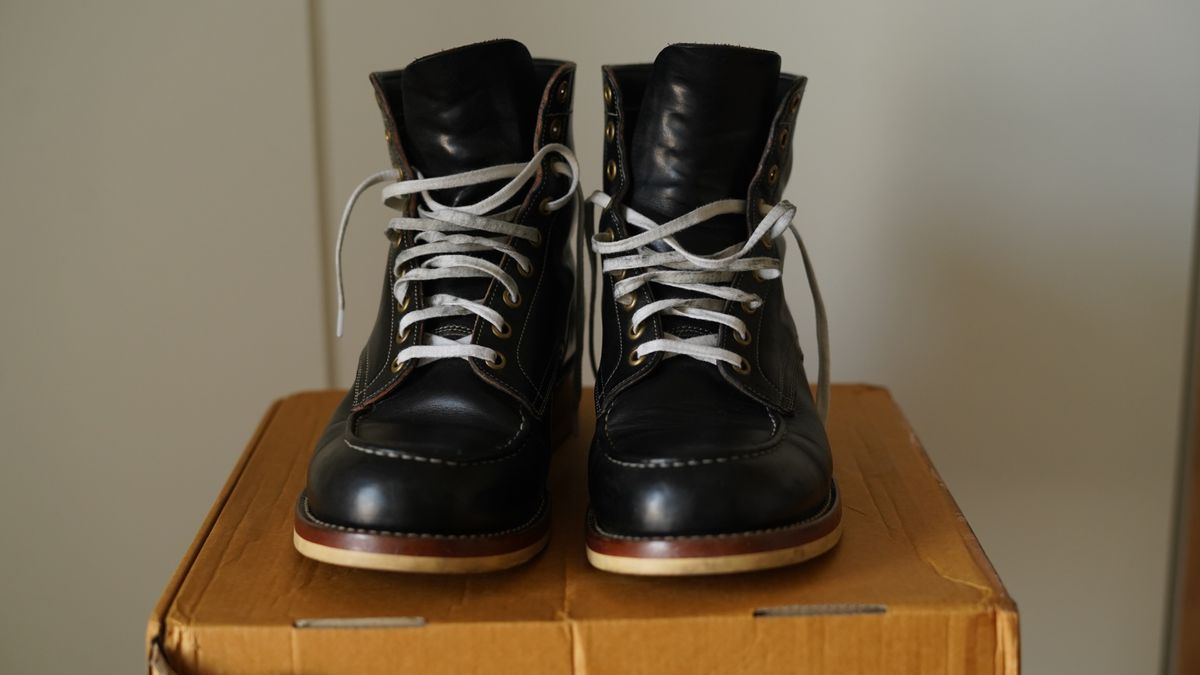 Photo by agogo on February 5, 2024 of the Onderhoud MC01 Moc Toe Boot in Wickett & Craig Black Traditional Harness.