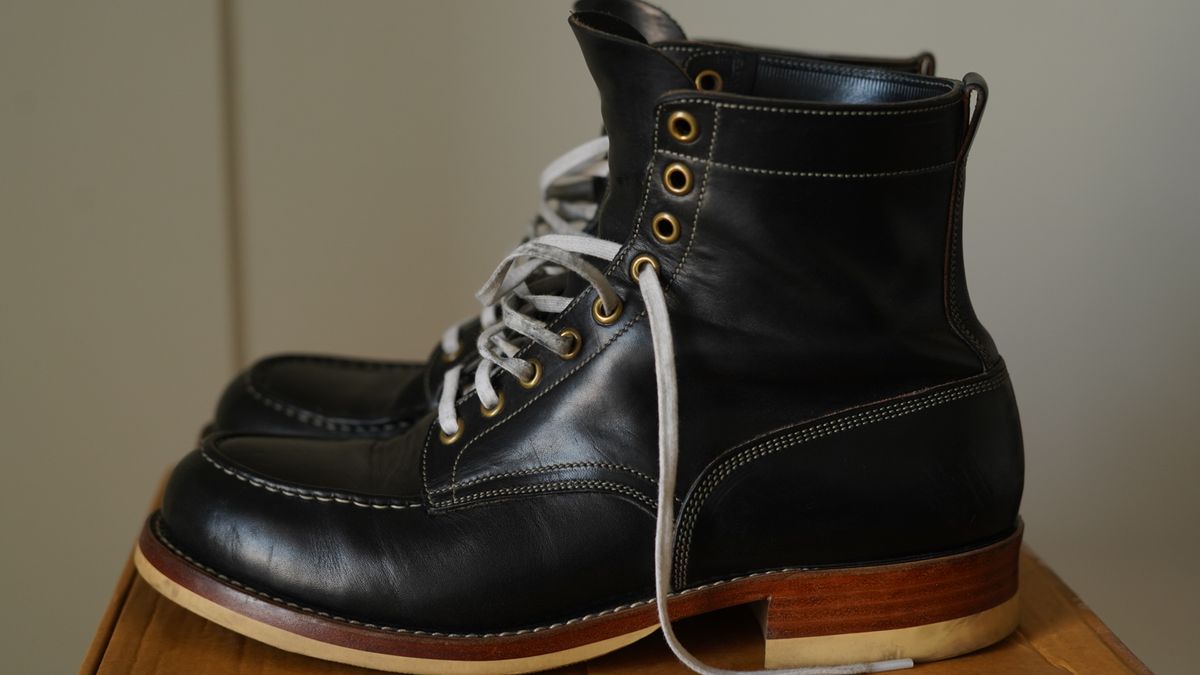Photo by agogo on February 5, 2024 of the Onderhoud MC01 Moc Toe Boot in Wickett & Craig Black Traditional Harness.
