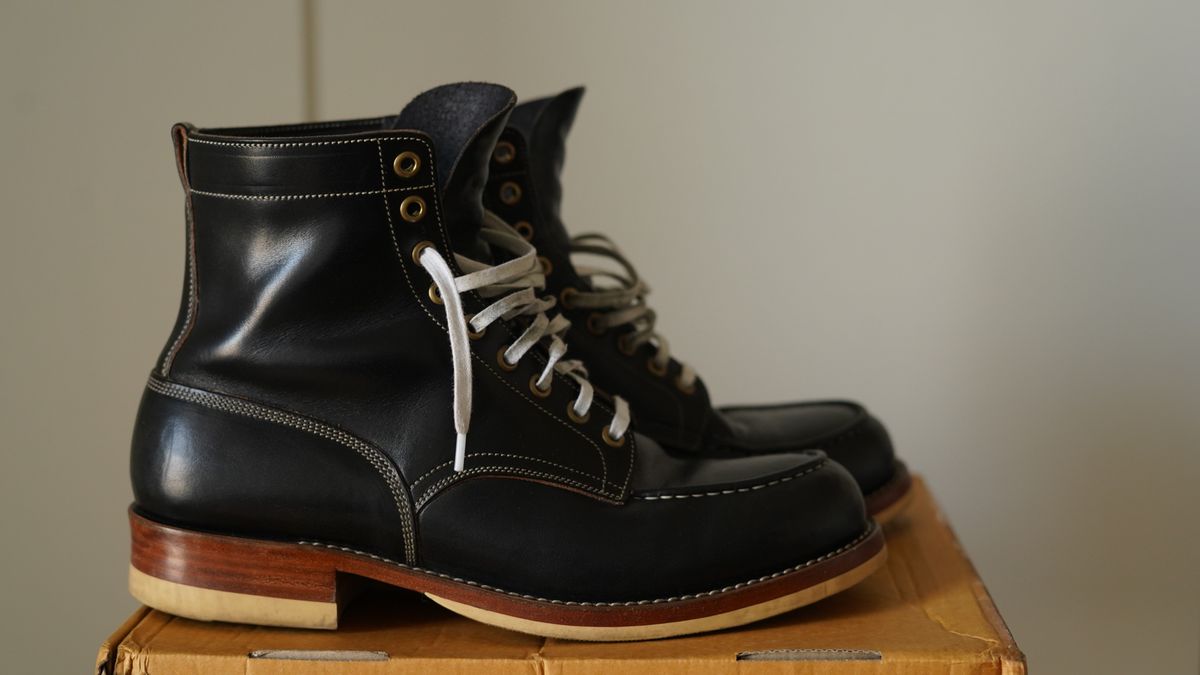 Photo by agogo on February 5, 2024 of the Onderhoud MC01 Moc Toe Boot in Wickett & Craig Black Traditional Harness.