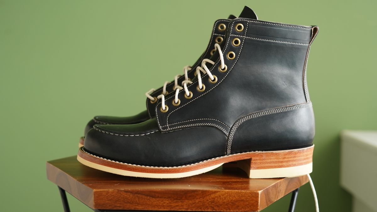Photo by agogo on October 1, 2023 of the Onderhoud MC01 Moc Toe Boot in Wickett & Craig Black Traditional Harness.