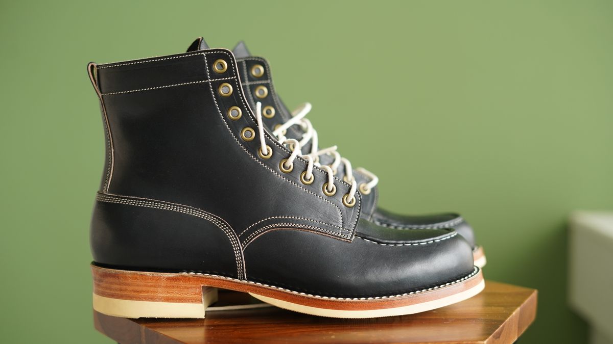 Photo by agogo on October 1, 2023 of the Onderhoud MC01 Moc Toe Boot in Wickett & Craig Black Traditional Harness.