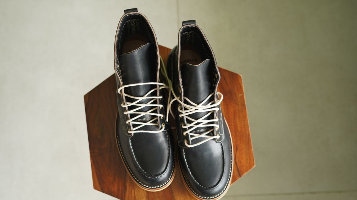 Photo by agogo on October 1, 2023 of the Onderhoud MC01 Moc Toe Boot in Wickett & Craig Black Traditional Harness.
