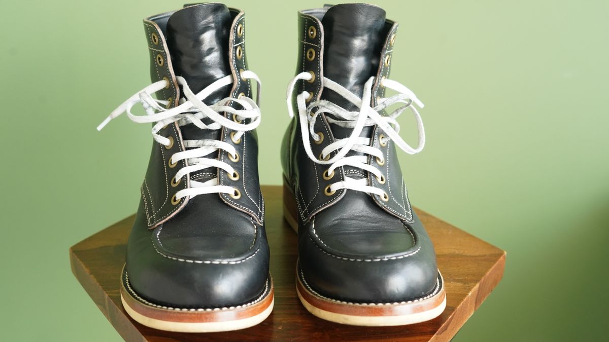 Photo by agogo on November 5, 2023 of the Onderhoud MC01 Moc Toe Boot in Wickett & Craig Black Traditional Harness.