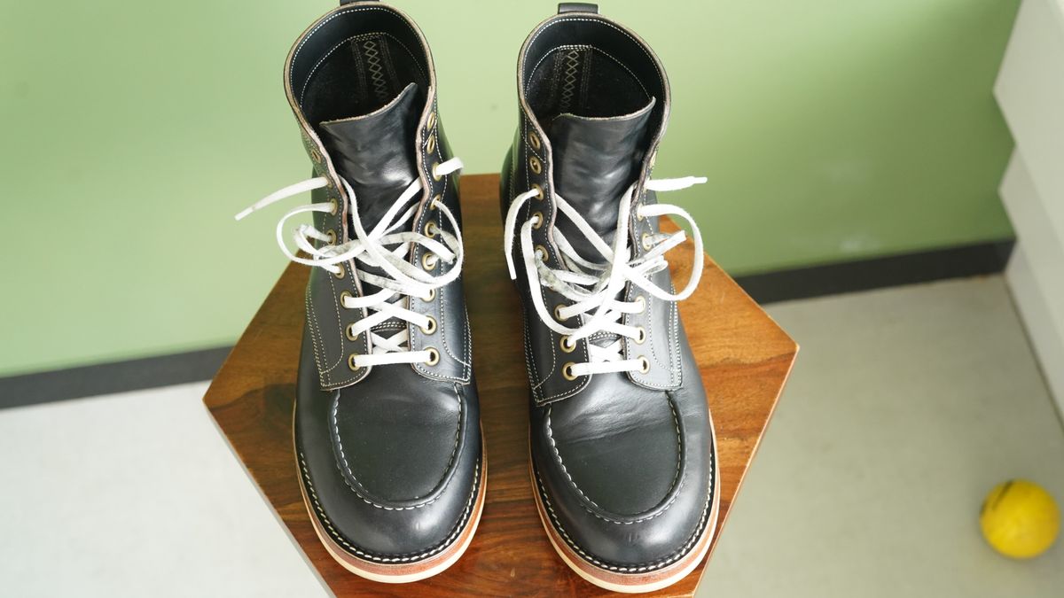 Photo by agogo on November 5, 2023 of the Onderhoud MC01 Moc Toe Boot in Wickett & Craig Black Traditional Harness.