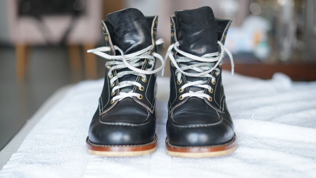 Photo by agogo on January 4, 2024 of the Onderhoud MC01 Moc Toe Boot in Wickett & Craig Black Traditional Harness.