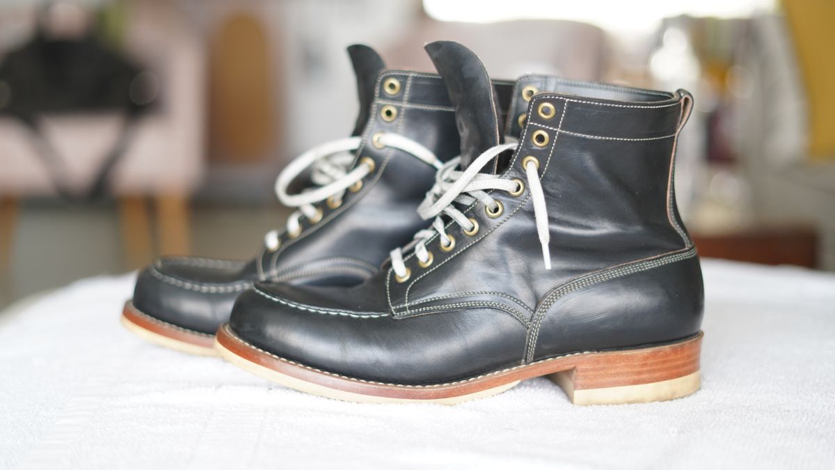 Photo by agogo on January 4, 2024 of the Onderhoud MC01 Moc Toe Boot in Wickett & Craig Black Traditional Harness.