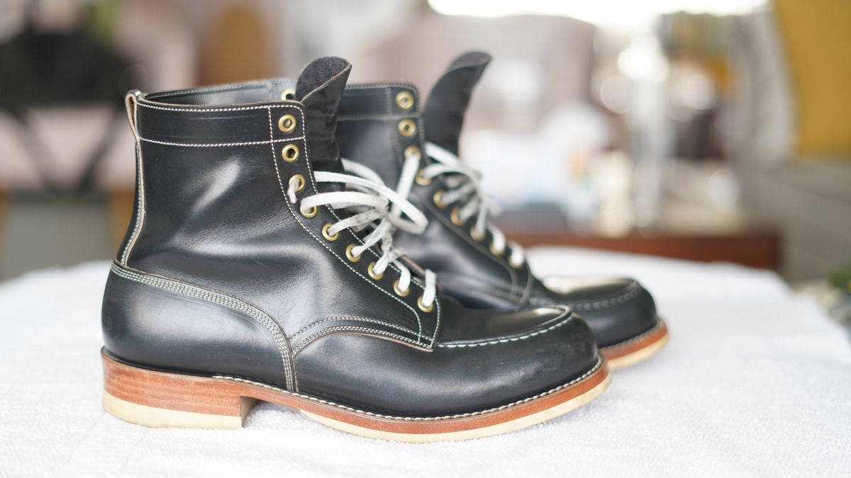 Photo by agogo on January 4, 2024 of the Onderhoud MC01 Moc Toe Boot in Wickett & Craig Black Traditional Harness.