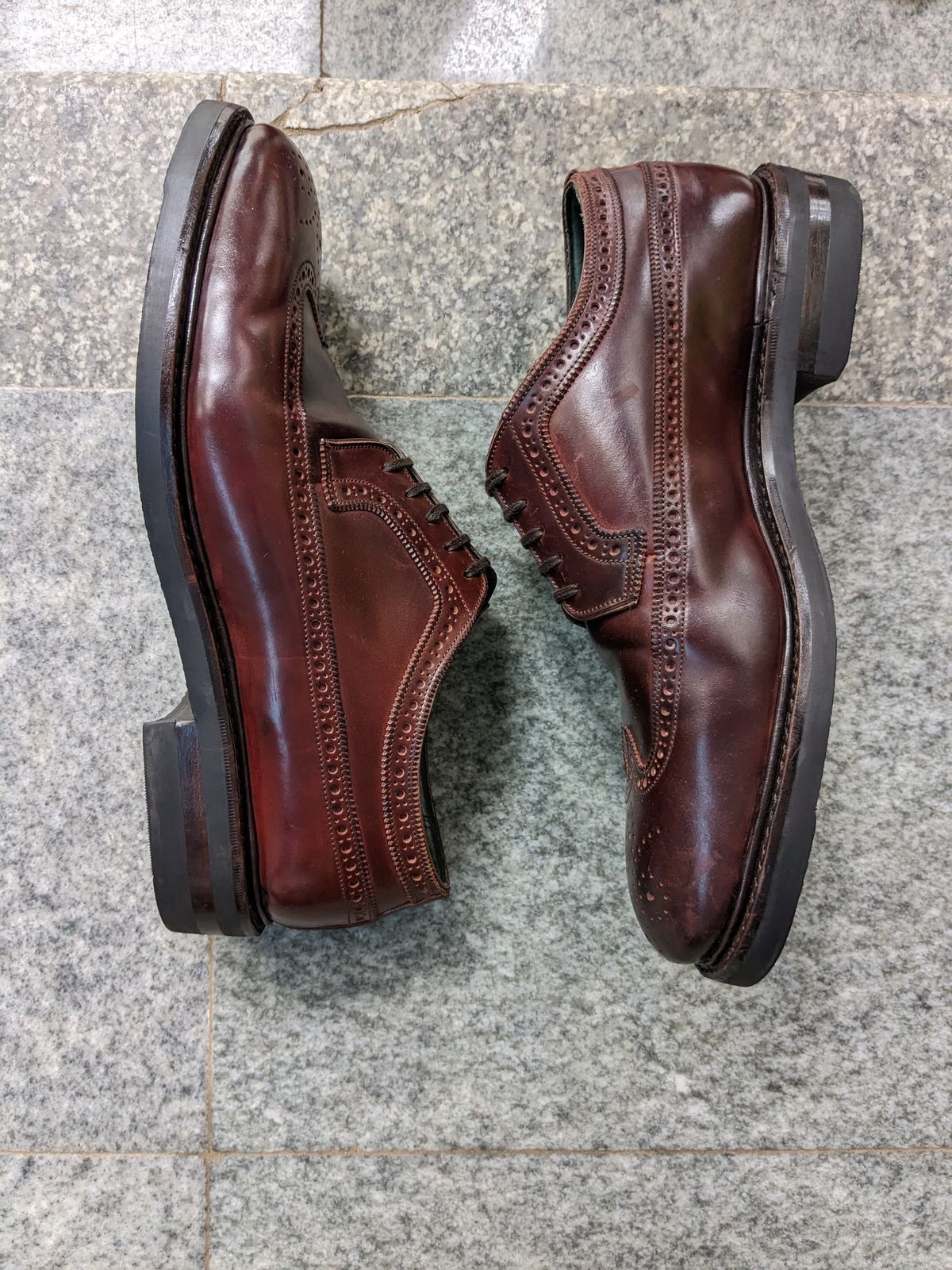 Photo by thereluctantshoemaker on January 3, 2023 of the Bridlen Unlisted Model in Unlisted Leather.