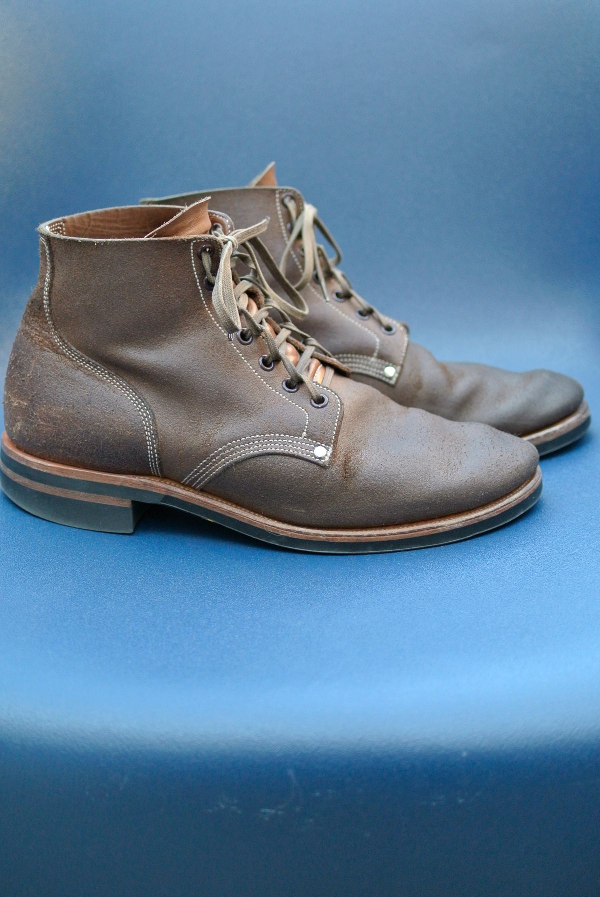 Photo by Behethan on March 4, 2023 of the Viberg Boondocker in Horween Marine Field Roughout.