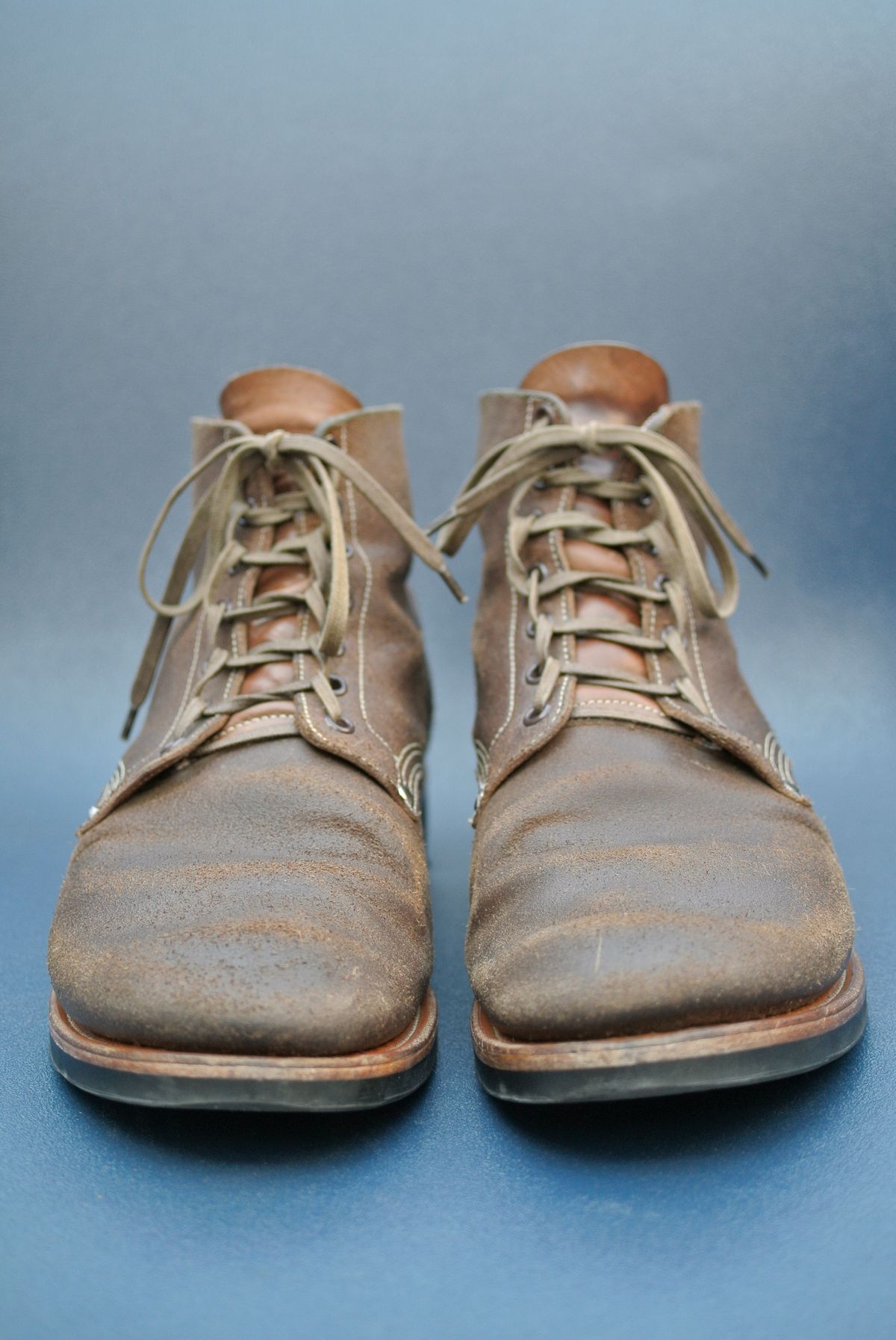 Photo by Behethan on April 2, 2023 of the Viberg Boondocker in Horween Marine Field Roughout.