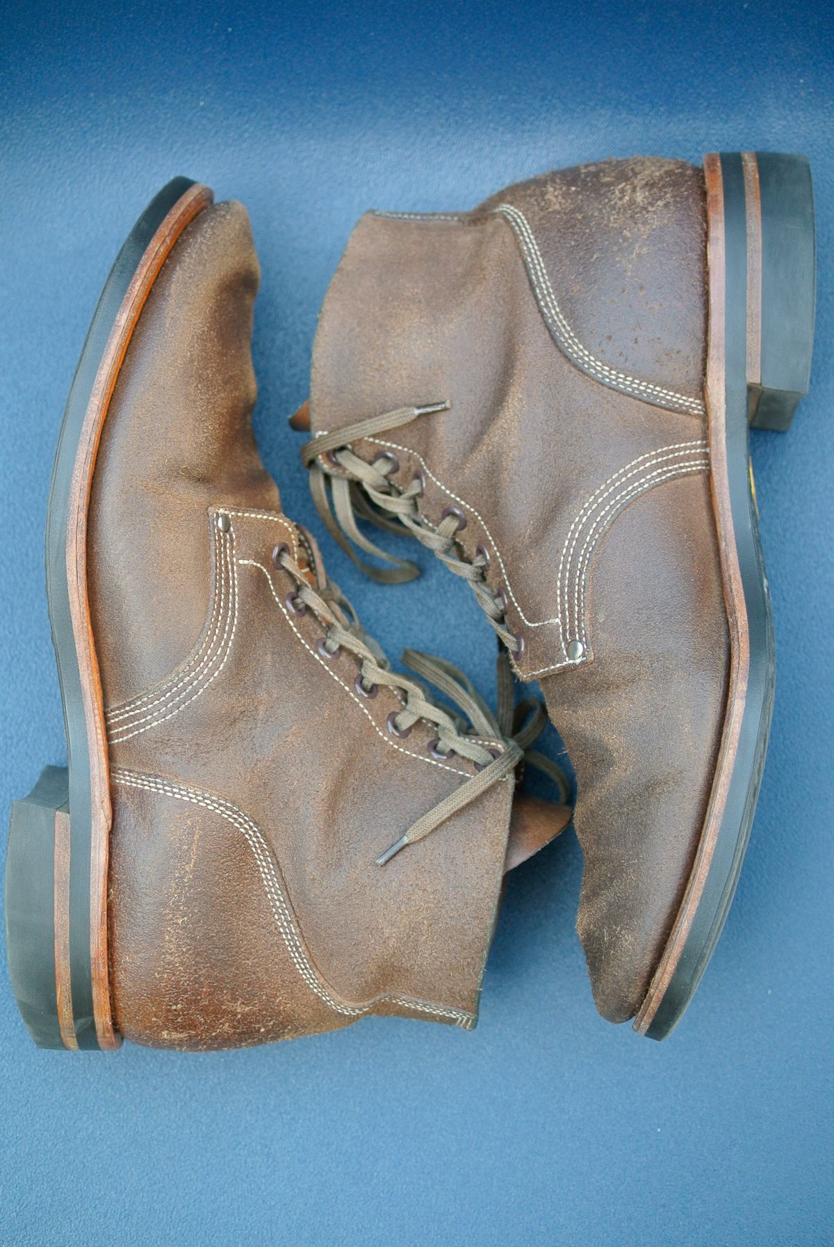 Photo by Behethan on April 2, 2023 of the Viberg Boondocker in Horween Marine Field Roughout.