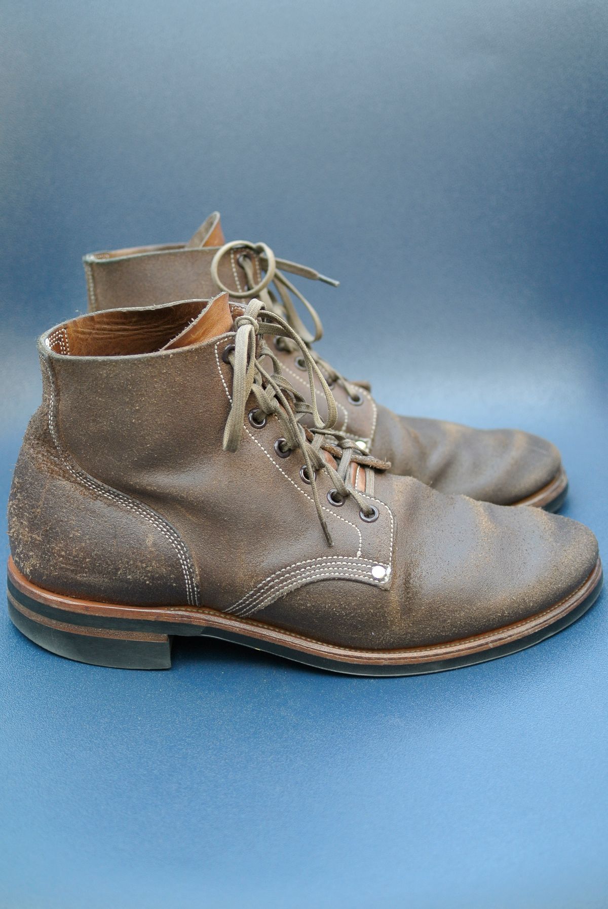 Photo by Behethan on April 2, 2023 of the Viberg Boondocker in Horween Marine Field Roughout.